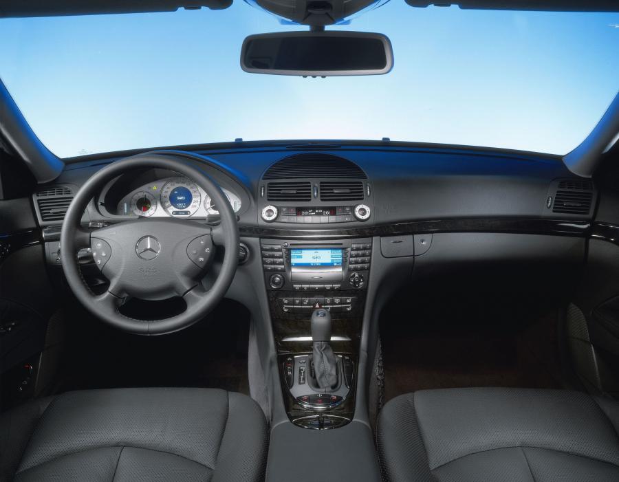  Mercedes-Benz E-Class 2002 года  (фото 422 из 448)